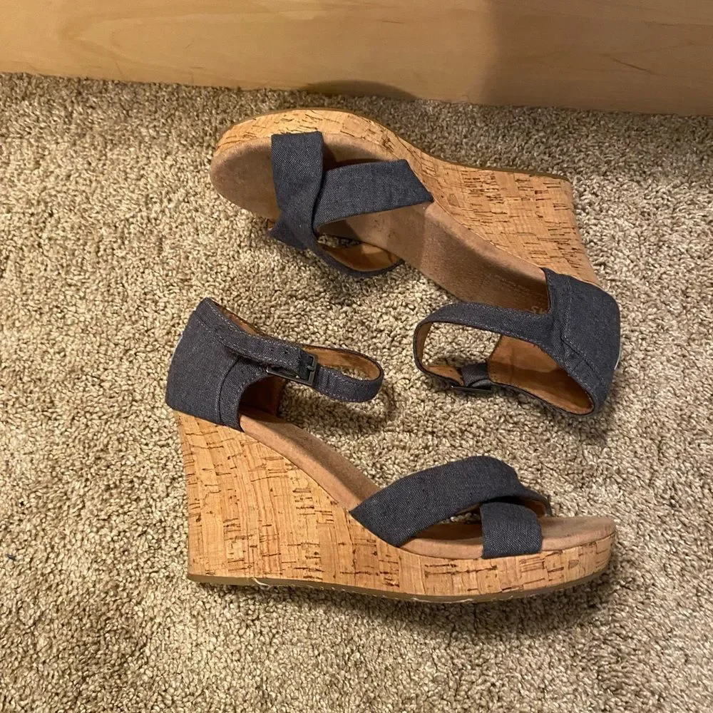 Tom’s Sienna Chambray Denim Cork Wedge Size 10